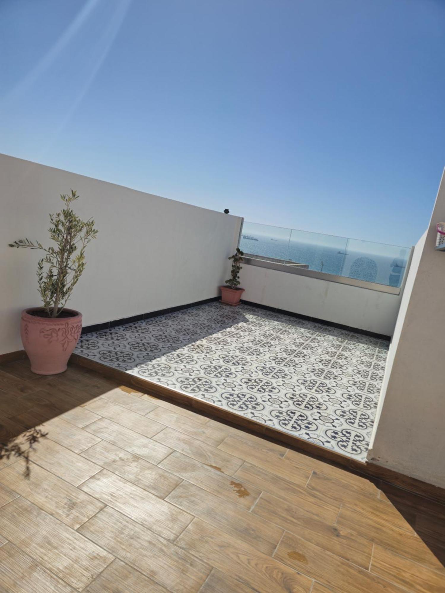Four Seasons Apartment *